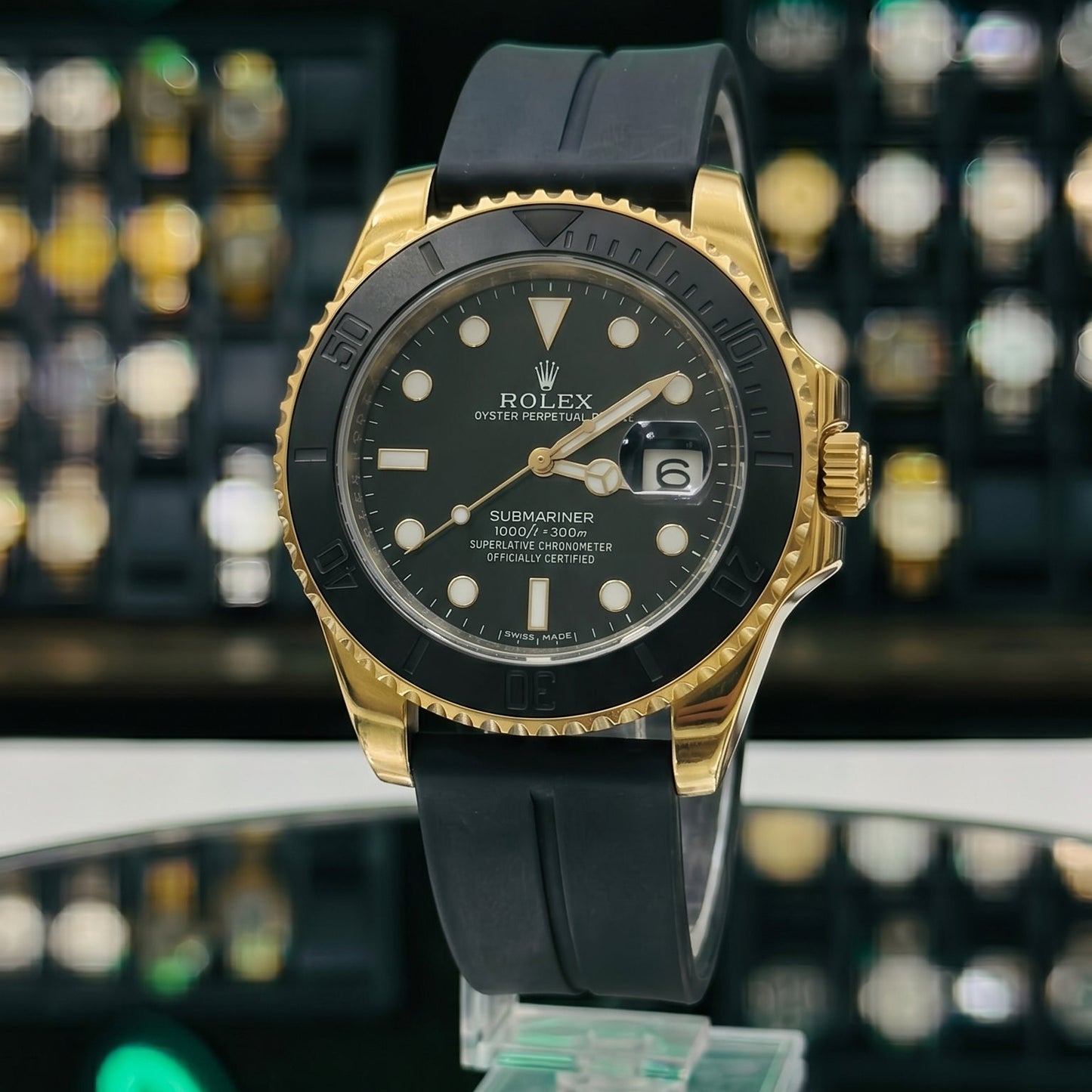 Rollie Submariner – Black Dial - Gold Case & Black Rubber Strap