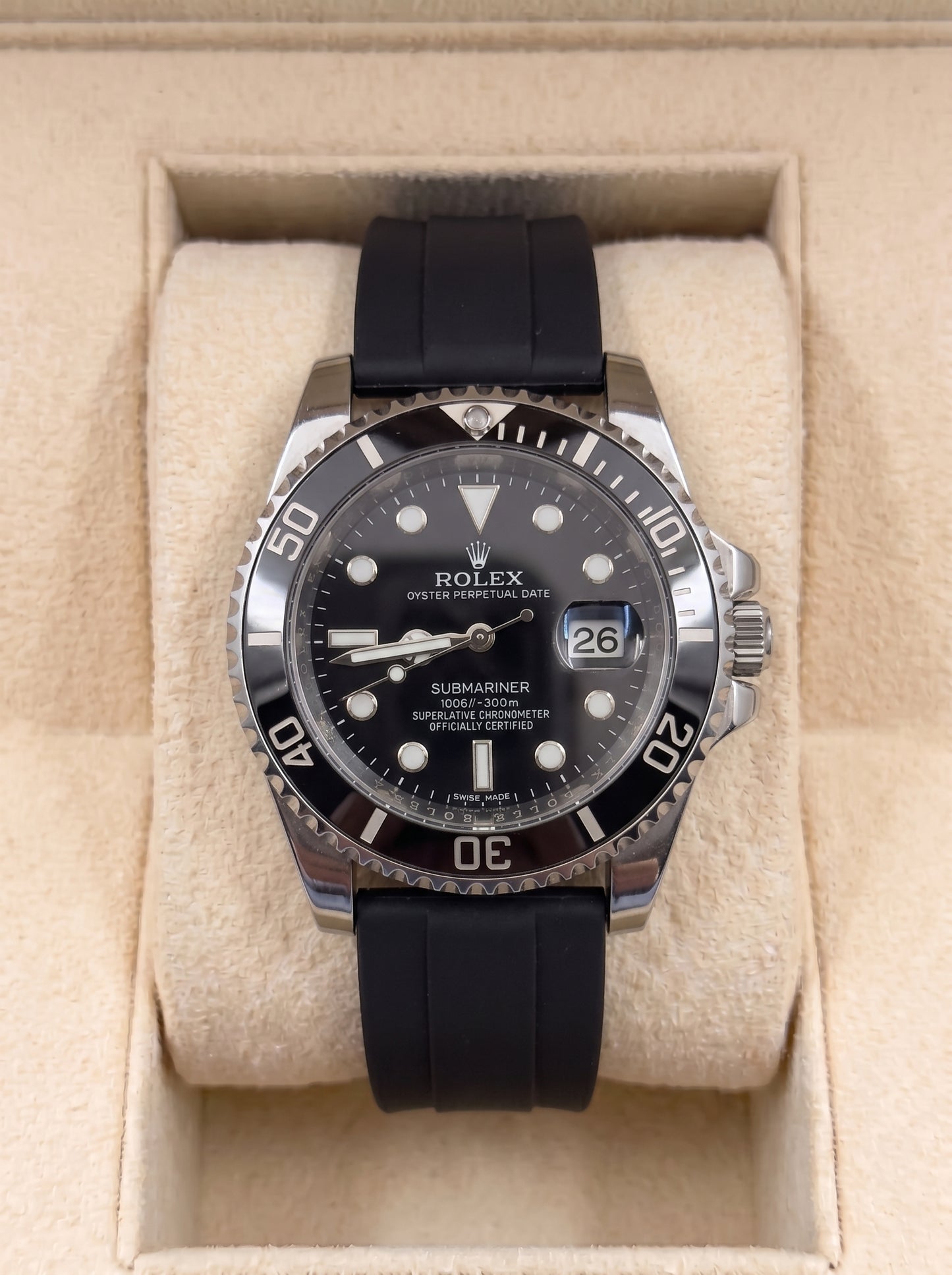 Rollie Submariner – Black Dial Shining - Silver Case & Black Rubber Strap