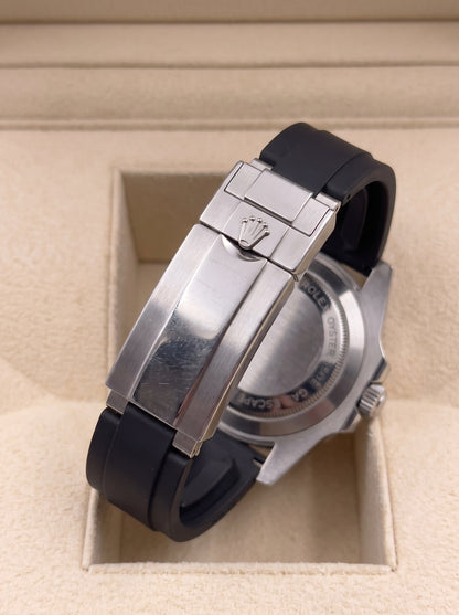 Rollie Submariner – Black Dial Shining - Silver Case & Black Rubber Strap