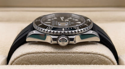 Rollie Submariner – Black Dial Shining - Silver Case & Black Rubber Strap