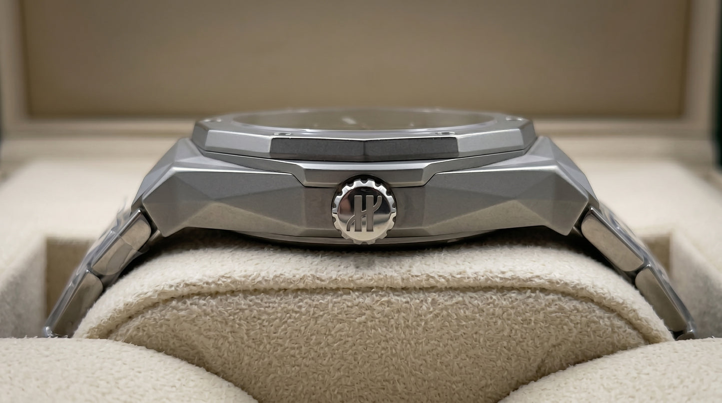 Hublot Diamond Cut Chronograph – White Dial / Silver Chain