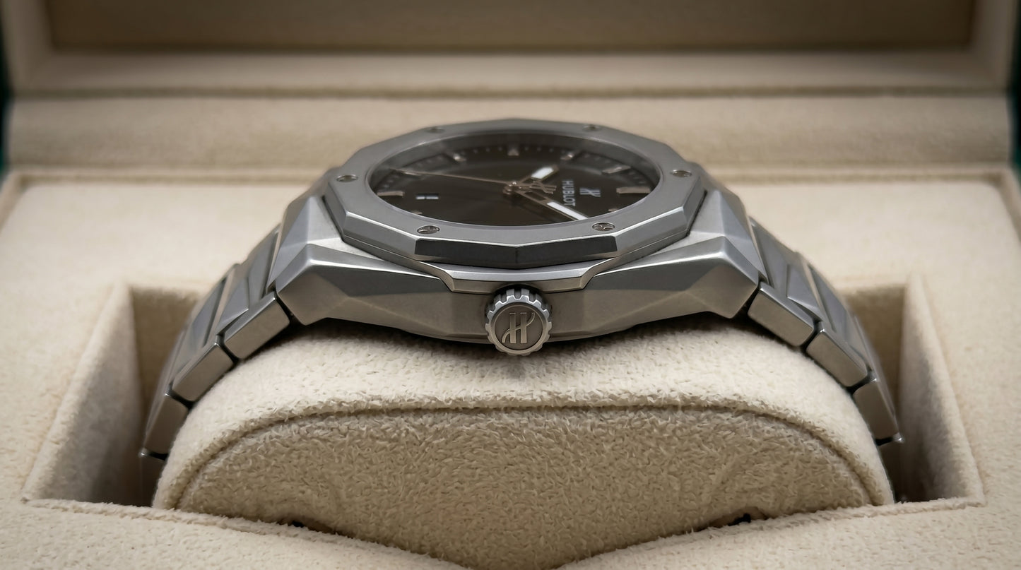 Hublot Diamond Cut - Black Dial / Silver Chain