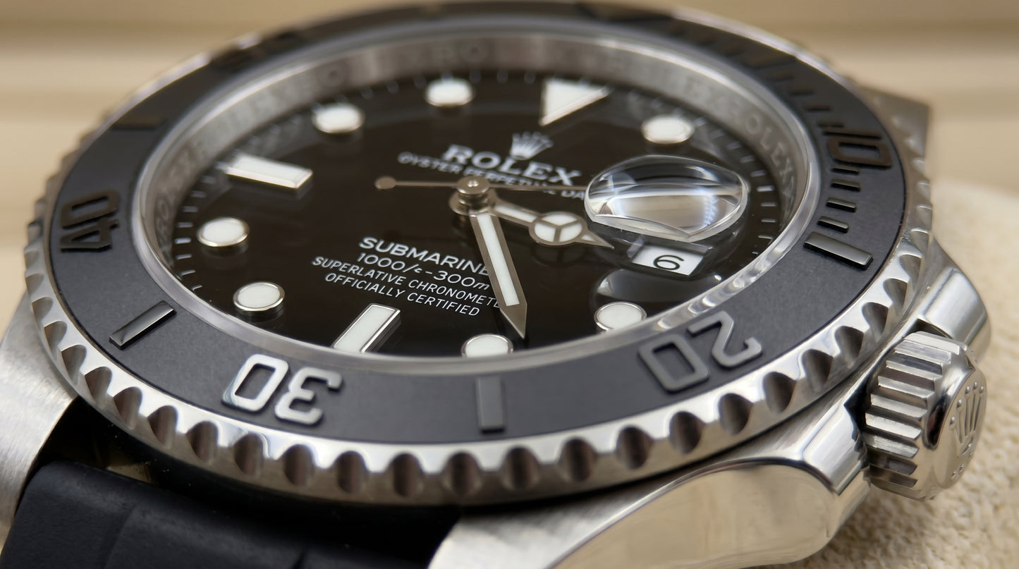 Rollie Submariner – Black Dial - Silver Case & Black Rubber Strap